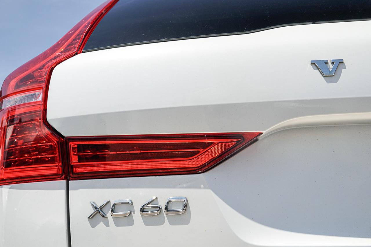2020 Volvo XC60 Momentum T6 AWD | NO ACCIDENT|PANO | NAVI | CAM | Photo