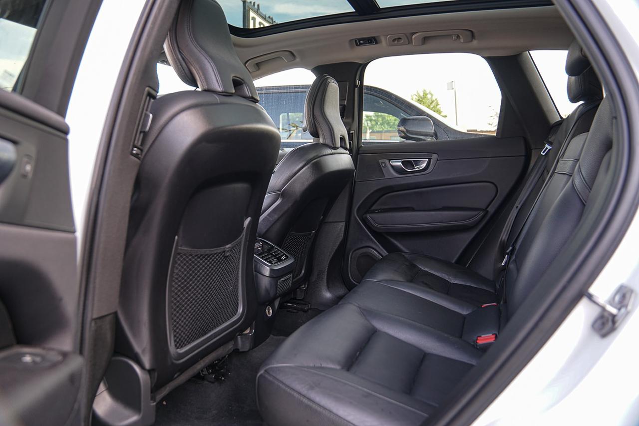 2020 Volvo XC60 Momentum T6 AWD | NO ACCIDENT|PANO | NAVI | CAM | Photo