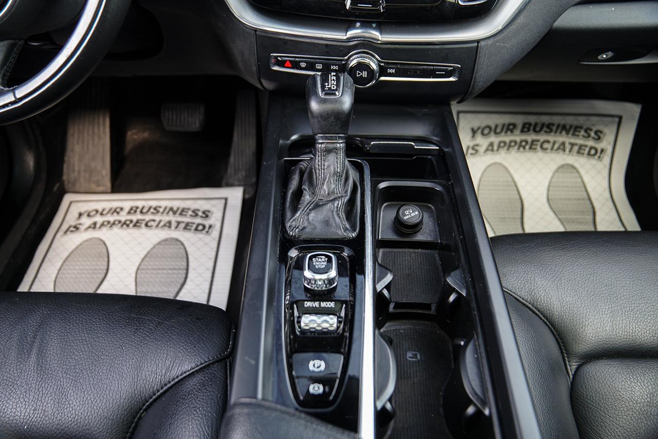 2020 Volvo XC60 Momentum T6 AWD | NO ACCIDENT|PANO | NAVI | CAM | Photo