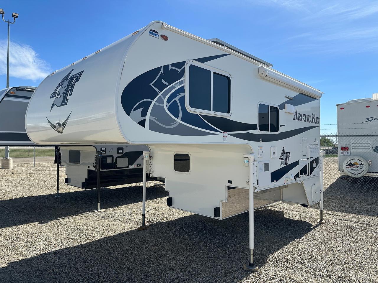 2020 ARCTIC FOX 811 