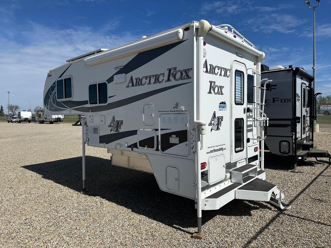 2020 ARCTIC FOX 811 