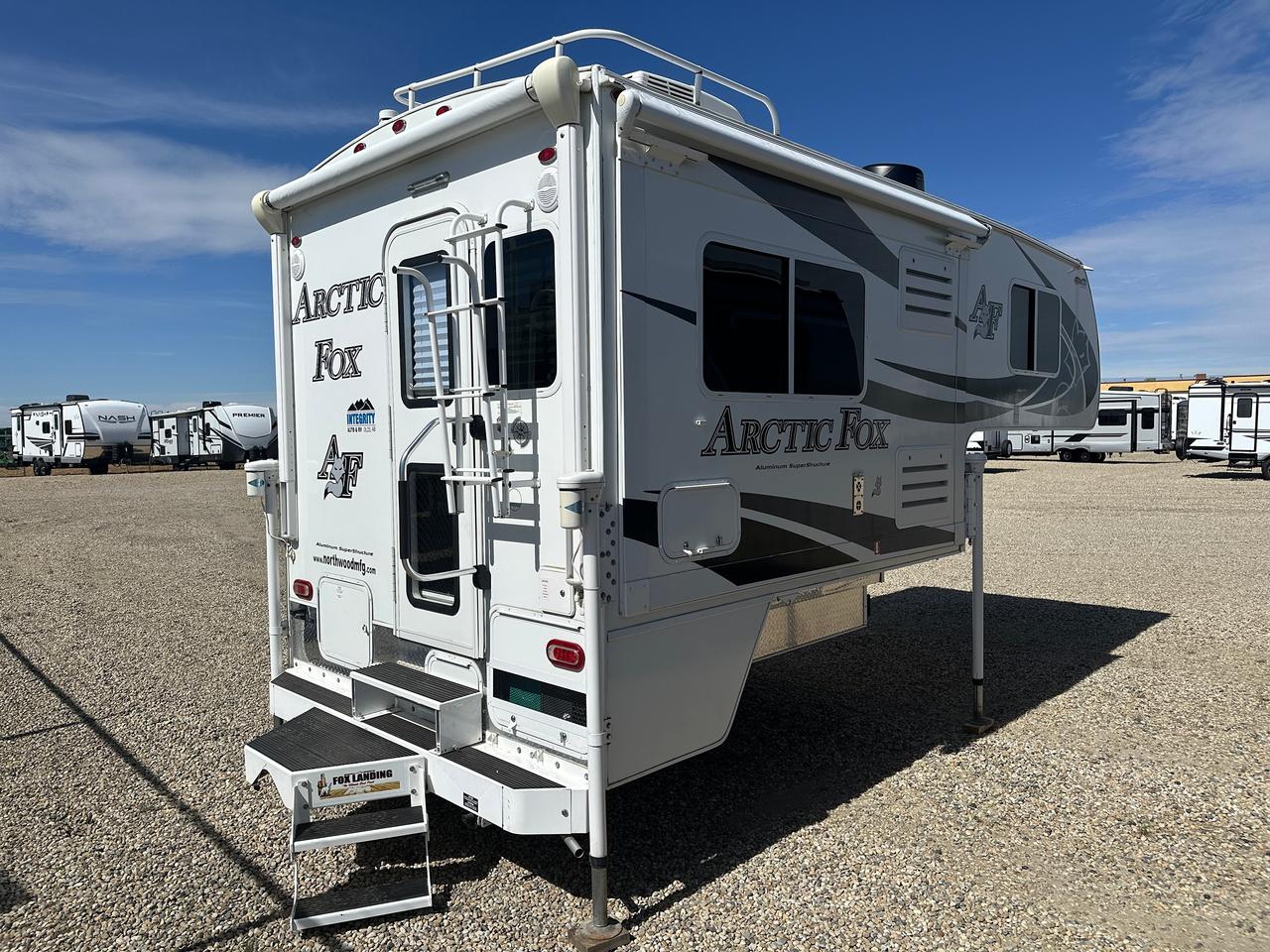 2020 ARCTIC FOX 811 