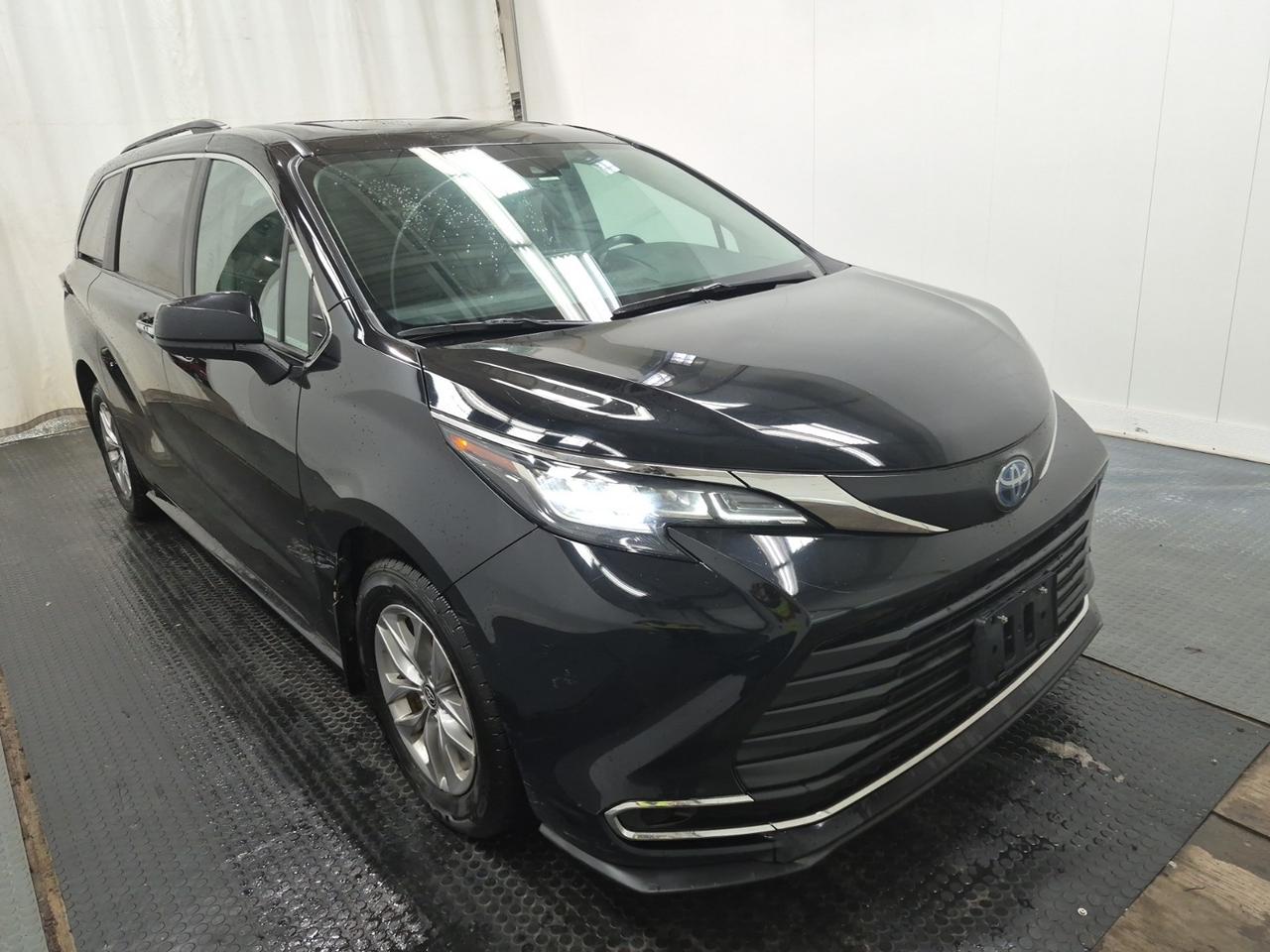 2022 Toyota Sienna XLE HYBRID |NO ACCIDENT|8 PASS|LEATHER|SUNROOF| Photo0