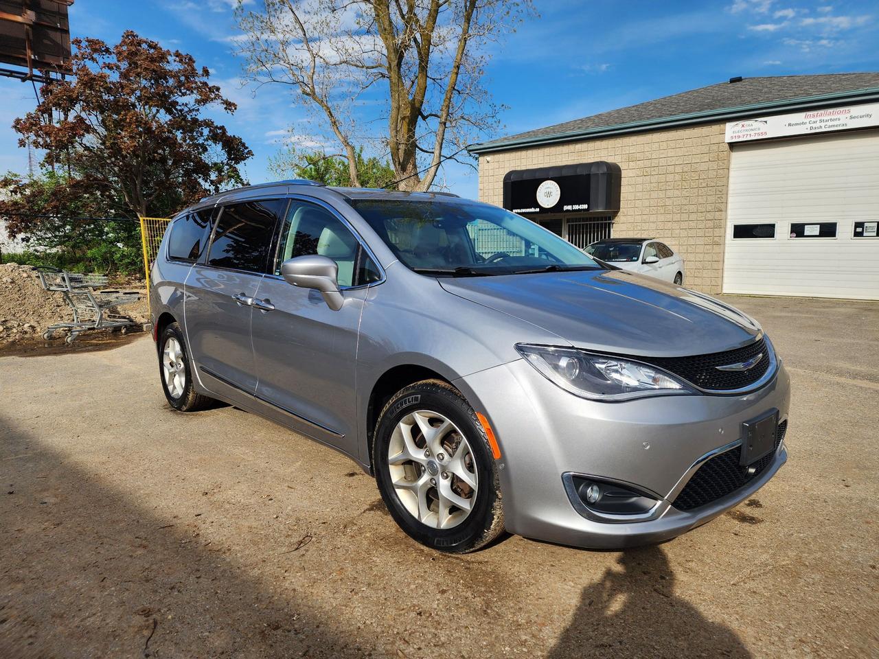 2019 Chrysler Pacifica Touring-L Plus l Clean CarFax | StowNGo | Loaded l Photo2