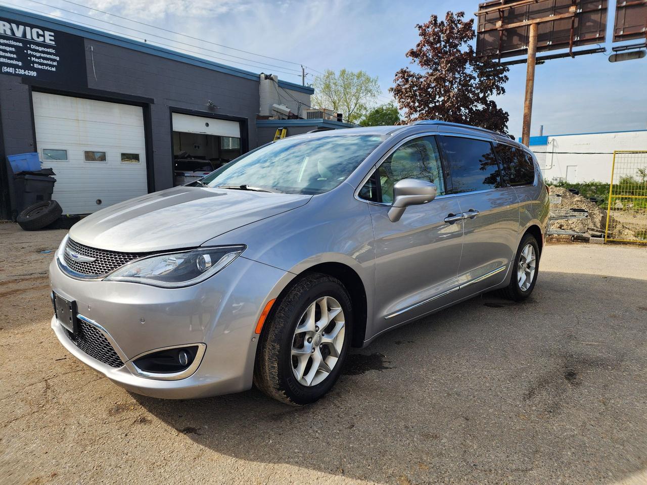 2019 Chrysler Pacifica Touring-L Plus l Clean CarFax | StowNGo | Loaded l