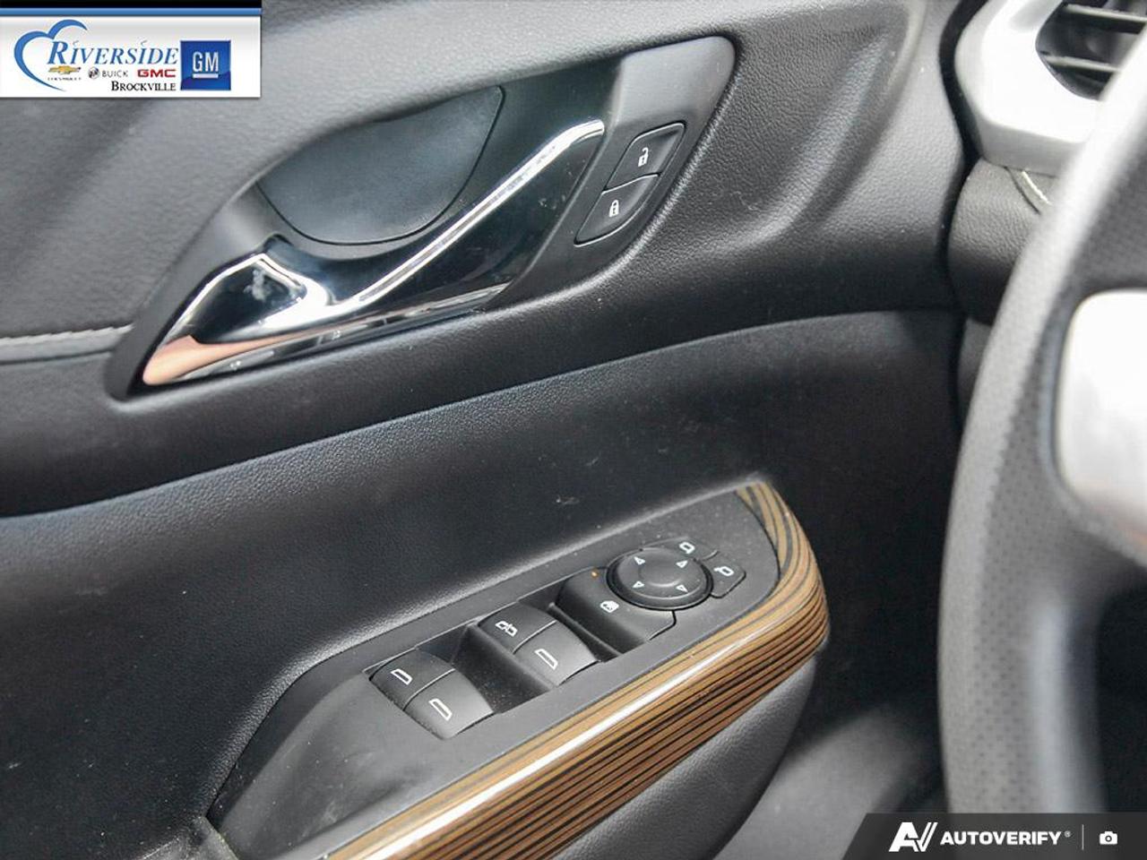 2023 GMC Acadia SLE Photo