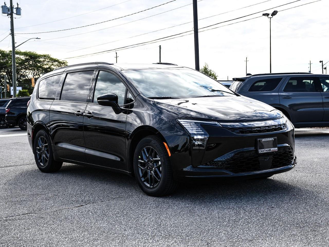 2027 Chrysler Pacifica Select FWD Photo4