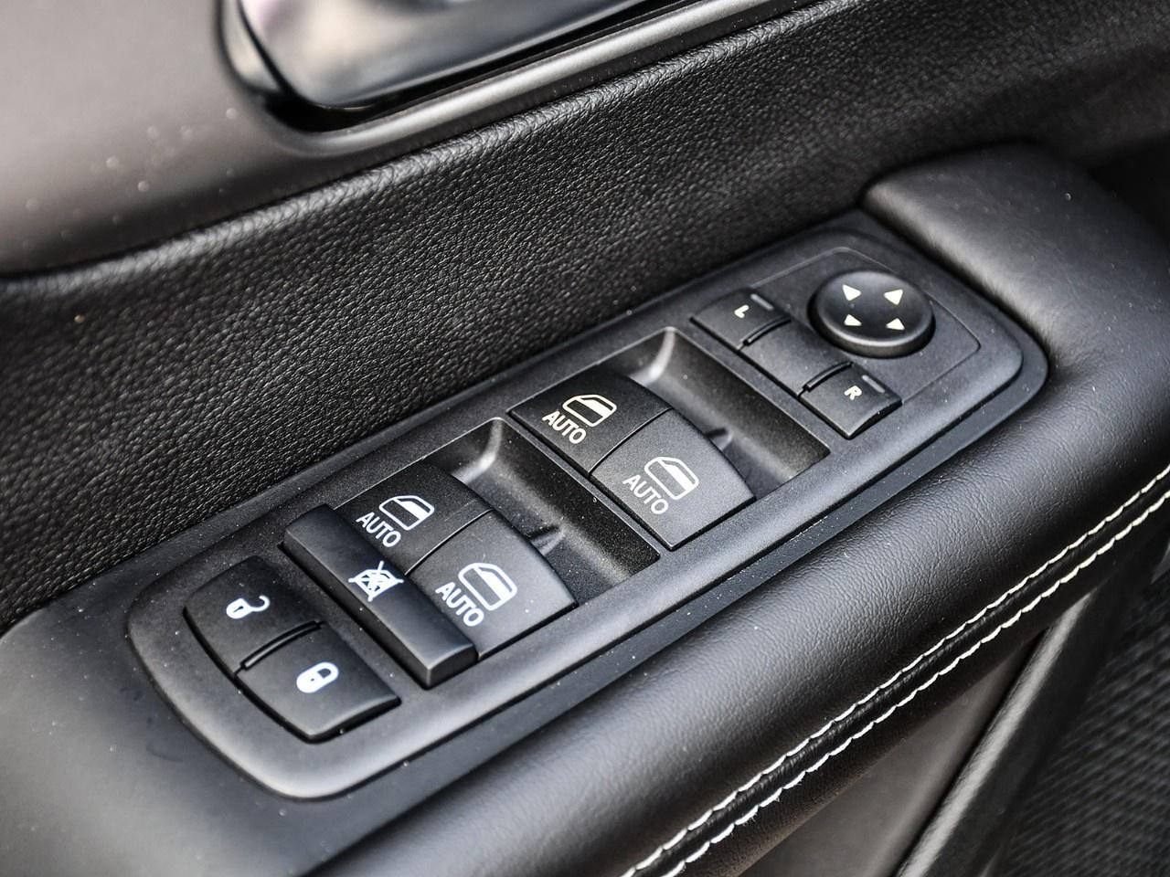 2027 Chrysler Pacifica Select FWD Photo