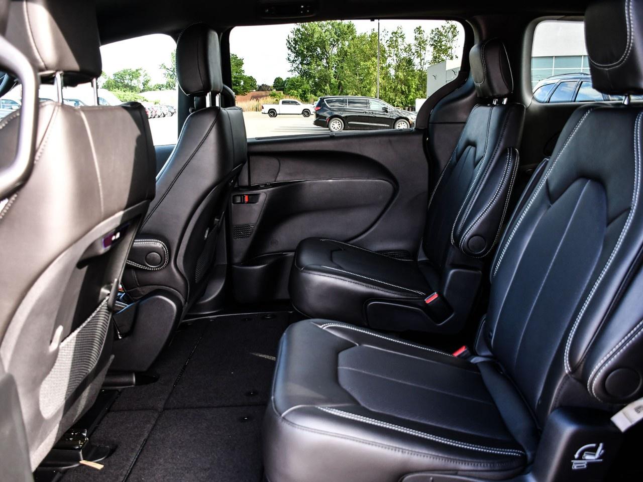 2027 Chrysler Pacifica Select FWD Photo