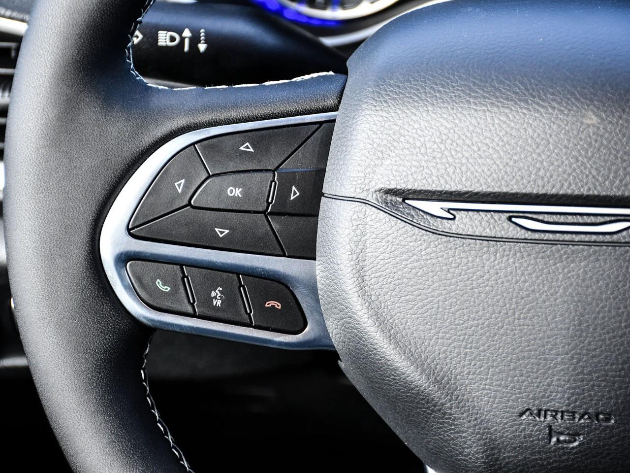 2027 Chrysler Pacifica Select FWD Photo
