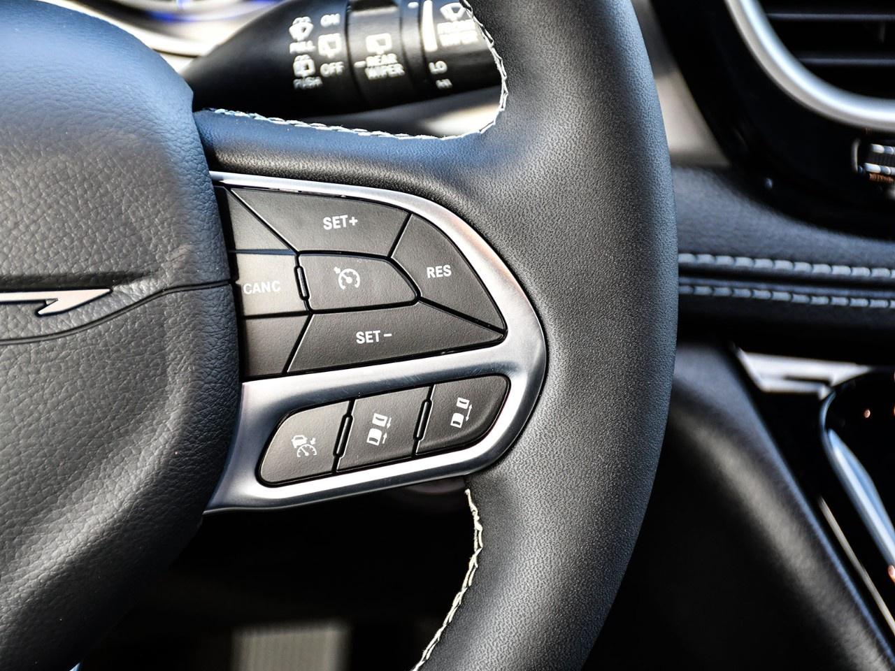 2027 Chrysler Pacifica Select FWD Photo