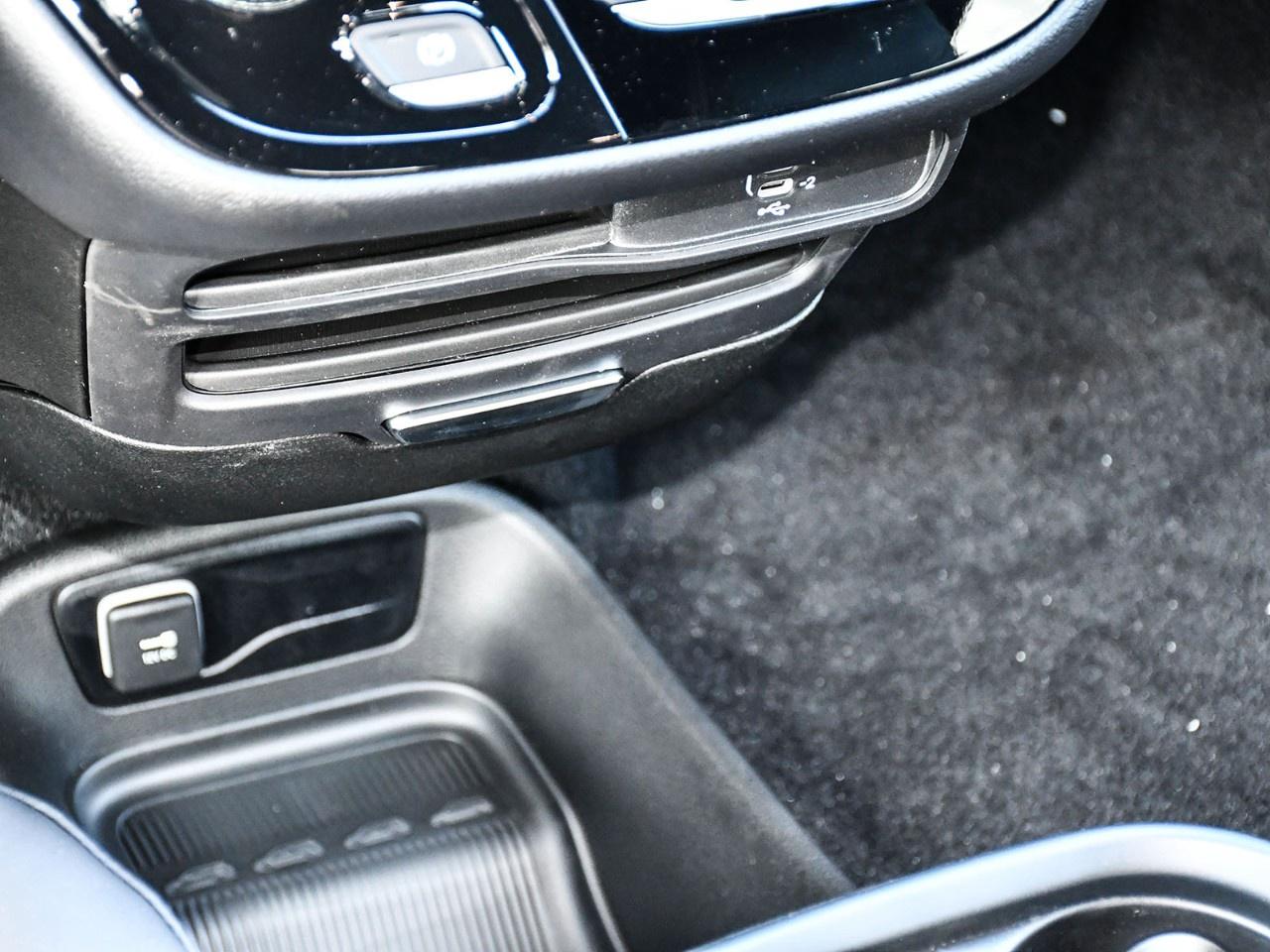 2027 Chrysler Pacifica Select FWD Photo