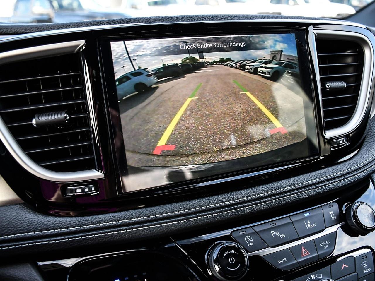 2027 Chrysler Pacifica Select FWD Photo