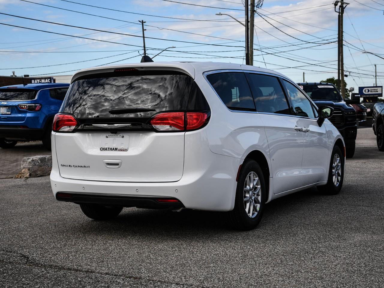 2027 Dodge Grand Caravan SXT 2WD Photo3
