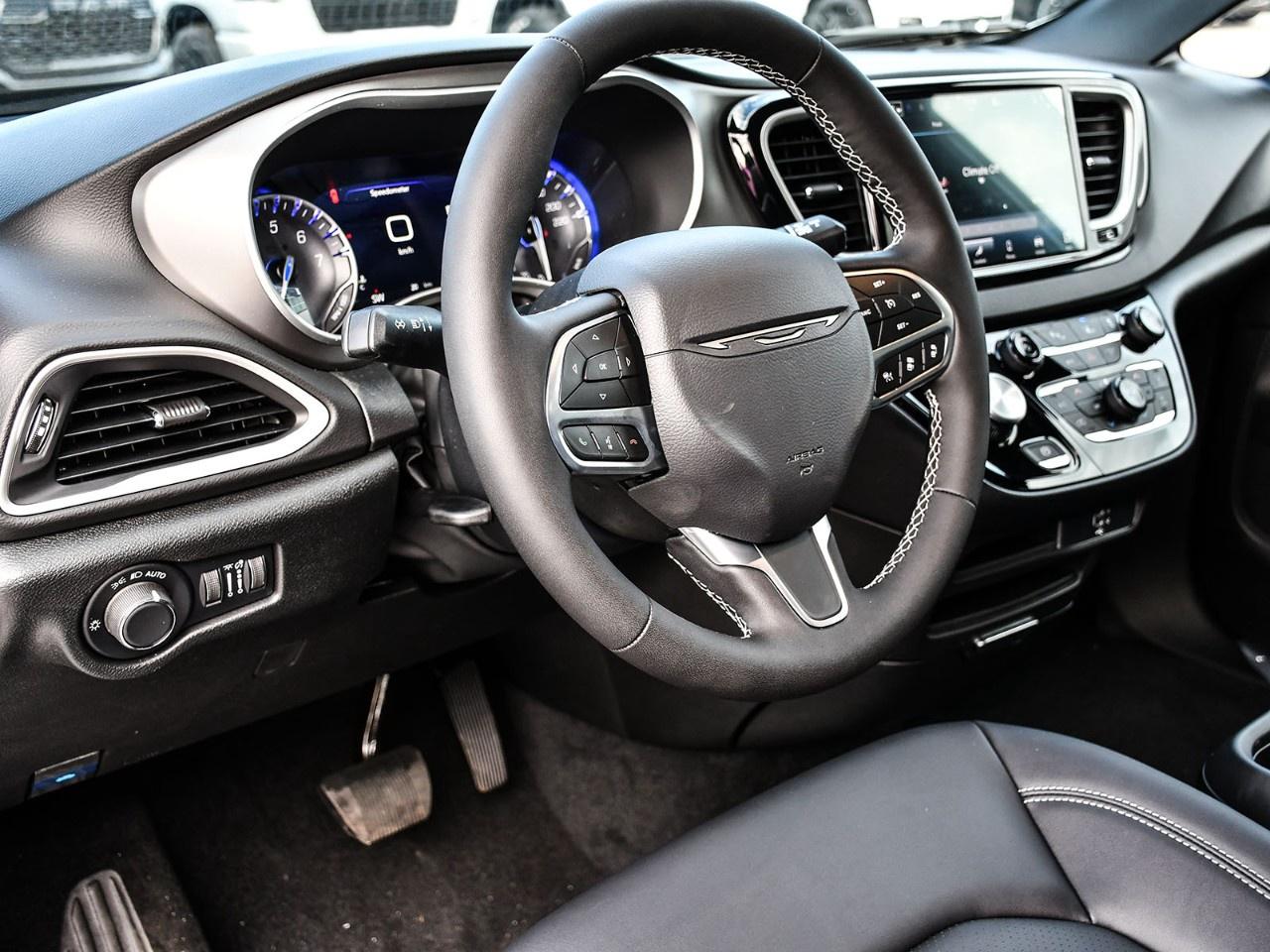 2027 Dodge Grand Caravan SXT 2WD Photo