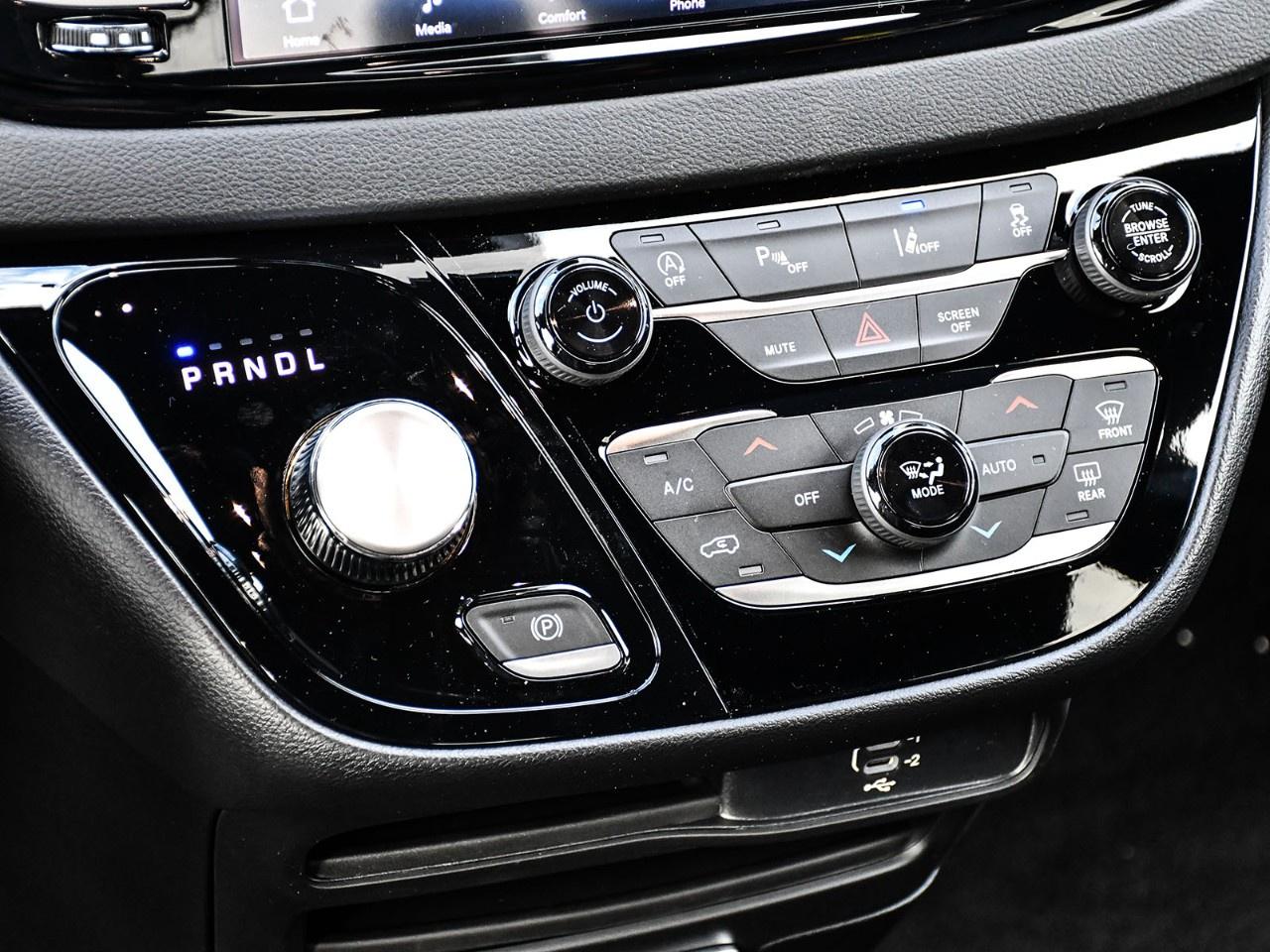 2027 Dodge Grand Caravan SXT 2WD Photo