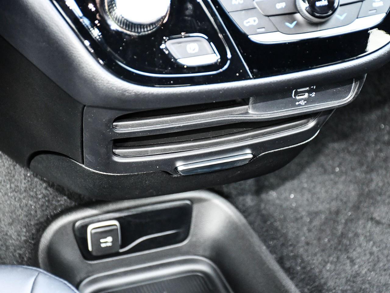 2027 Dodge Grand Caravan SXT 2WD Photo