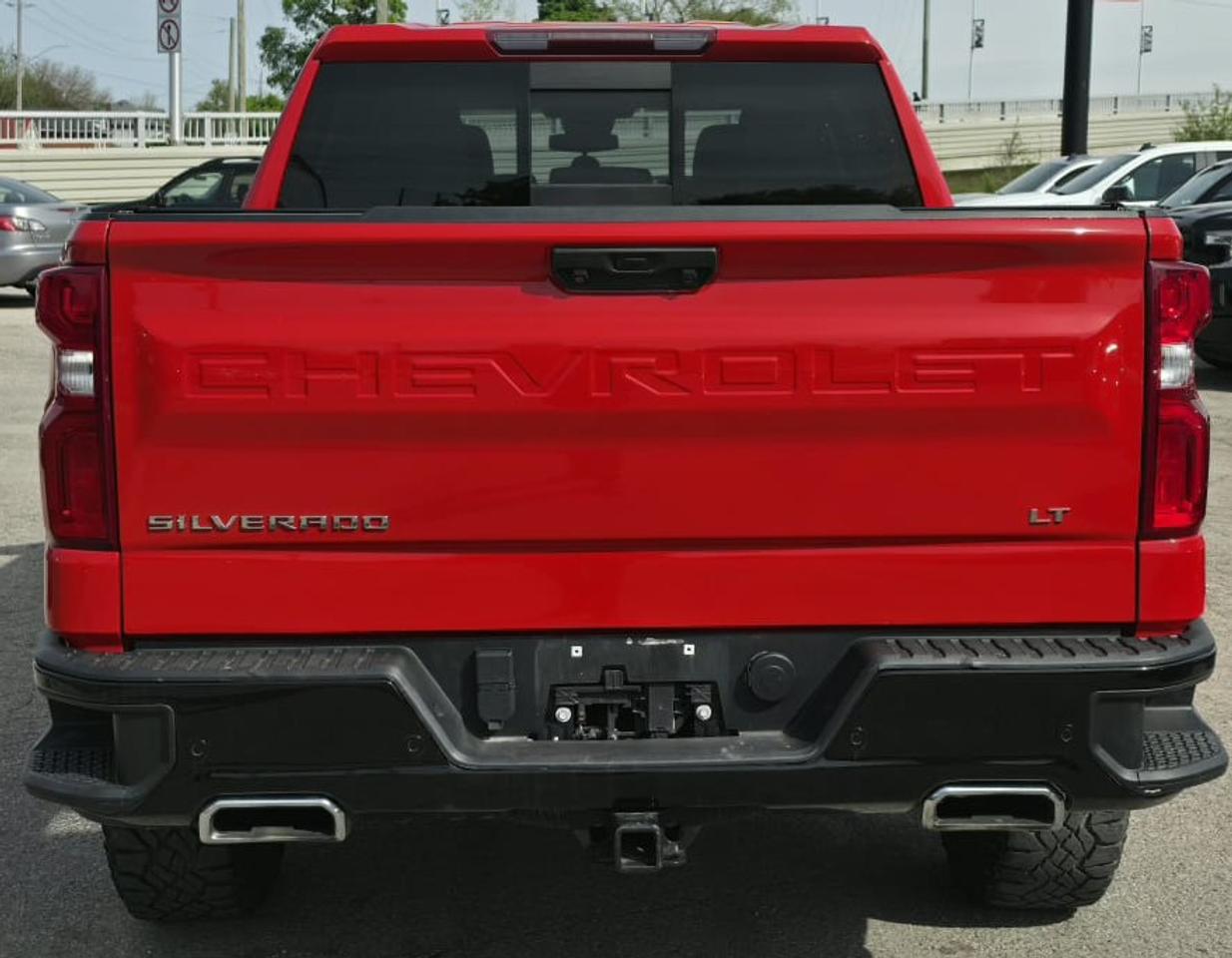 2022 Chevrolet Silverado 1500 LT TRAILBOSS / Z71 / ONE OWNER / LEATHER / ROOF Photo2
