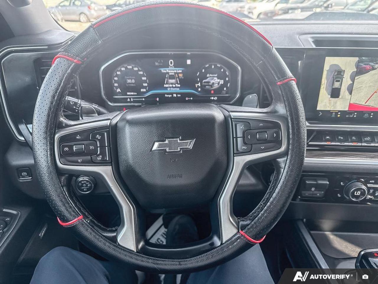 2022 Chevrolet Silverado 1500 LT TRAILBOSS / Z71 / ONE OWNER / LEATHER / ROOF Photo