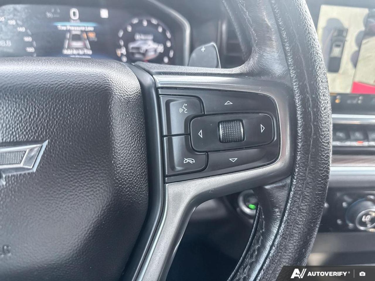 2022 Chevrolet Silverado 1500 LT TRAILBOSS / Z71 / ONE OWNER / LEATHER / ROOF Photo