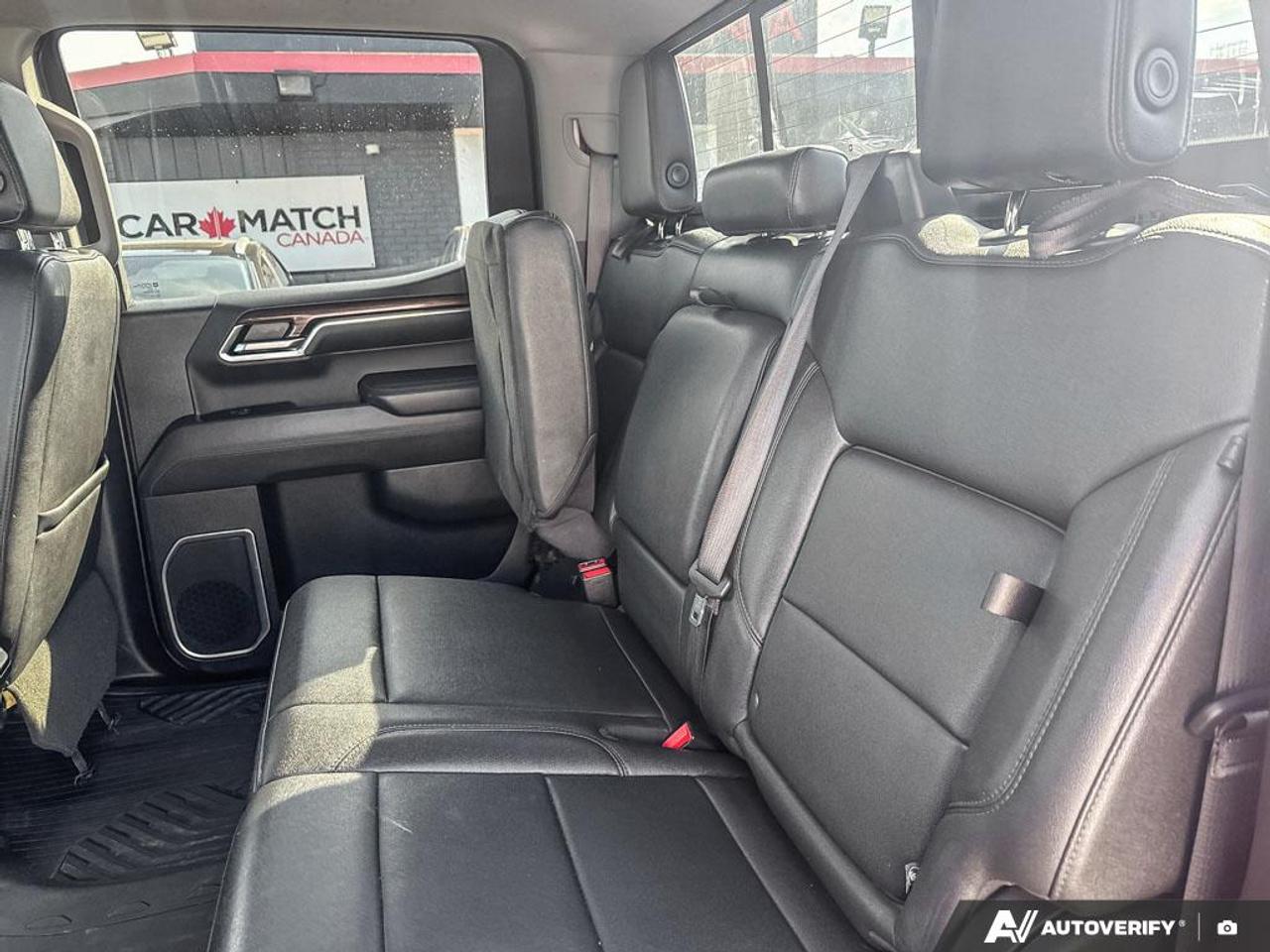 2022 Chevrolet Silverado 1500 LT TRAILBOSS / Z71 / ONE OWNER / LEATHER / ROOF Photo