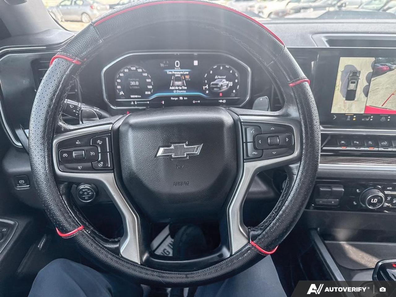 2022 Chevrolet Silverado 1500 LT TRAILBOSS / Z71 / ONE OWNER / LEATHER / ROOF Photo