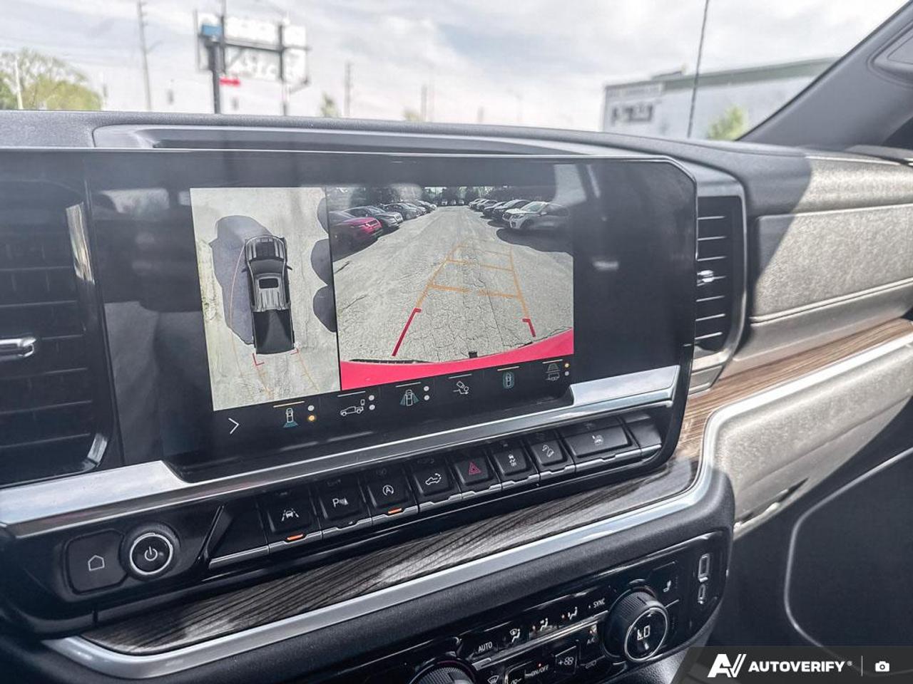 2022 Chevrolet Silverado 1500 LT TRAILBOSS / Z71 / ONE OWNER / LEATHER / ROOF Photo