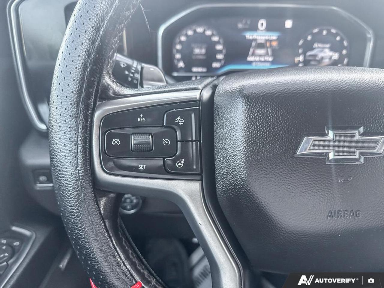 2022 Chevrolet Silverado 1500 LT TRAILBOSS / Z71 / ONE OWNER / LEATHER / ROOF Photo