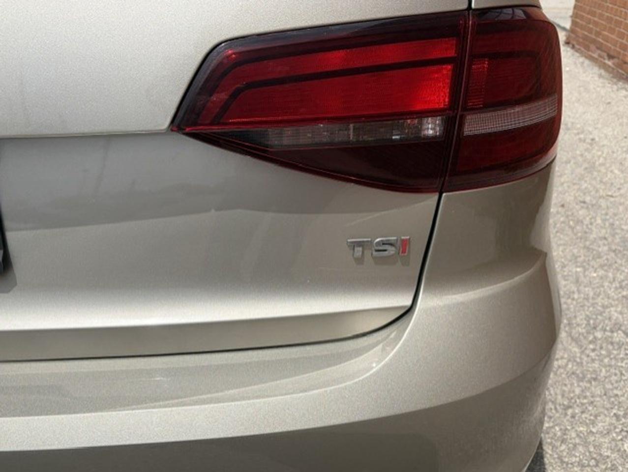 2016 Volkswagen Jetta 4dr 1.4 TSI Auto Trendline Photo4