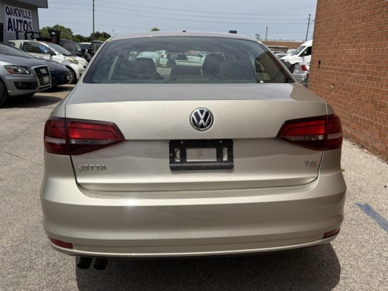 2016 Volkswagen Jetta 4dr 1.4 TSI Auto Trendline Photo