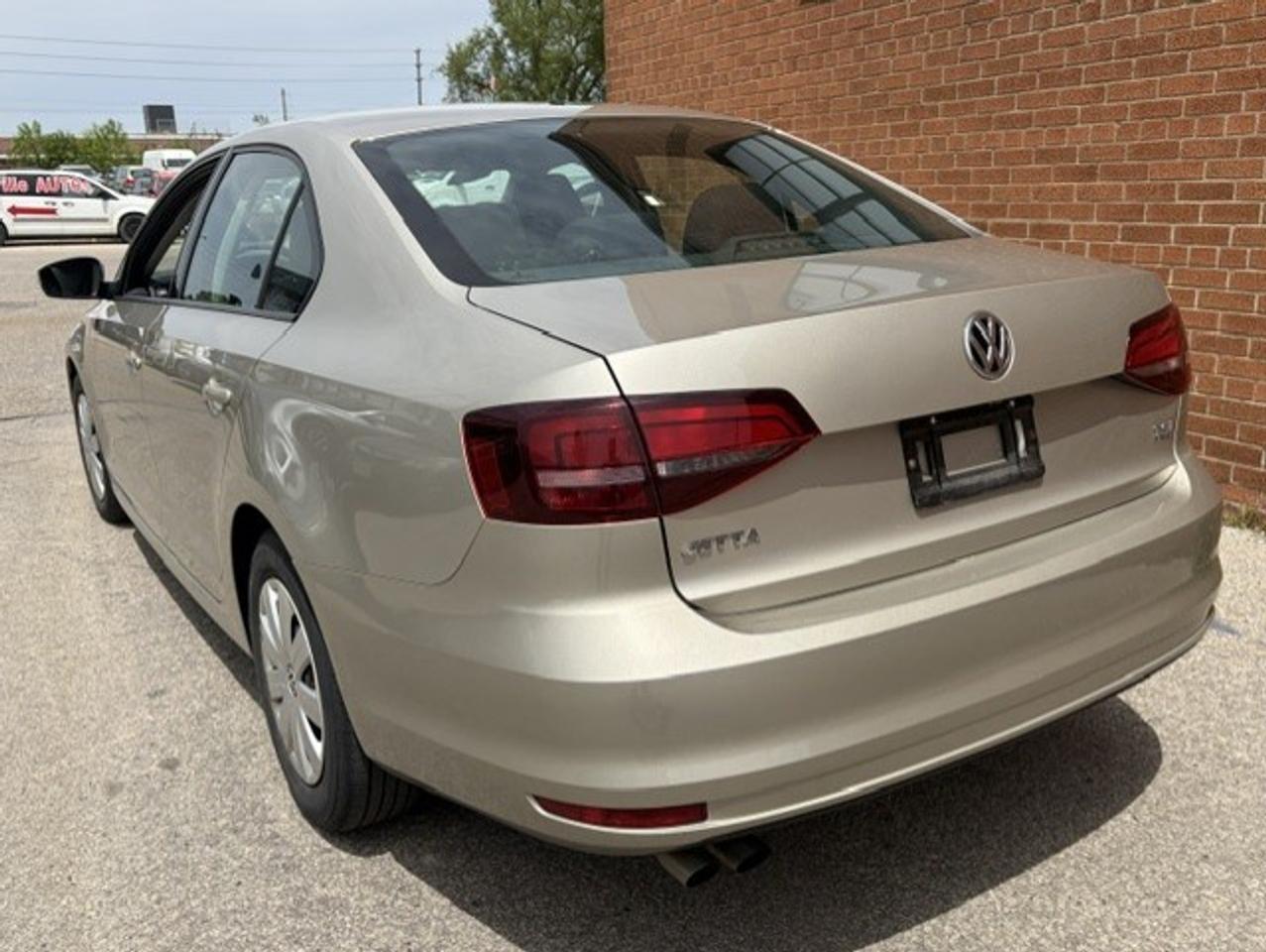 2016 Volkswagen Jetta 4dr 1.4 TSI Auto Trendline Photo