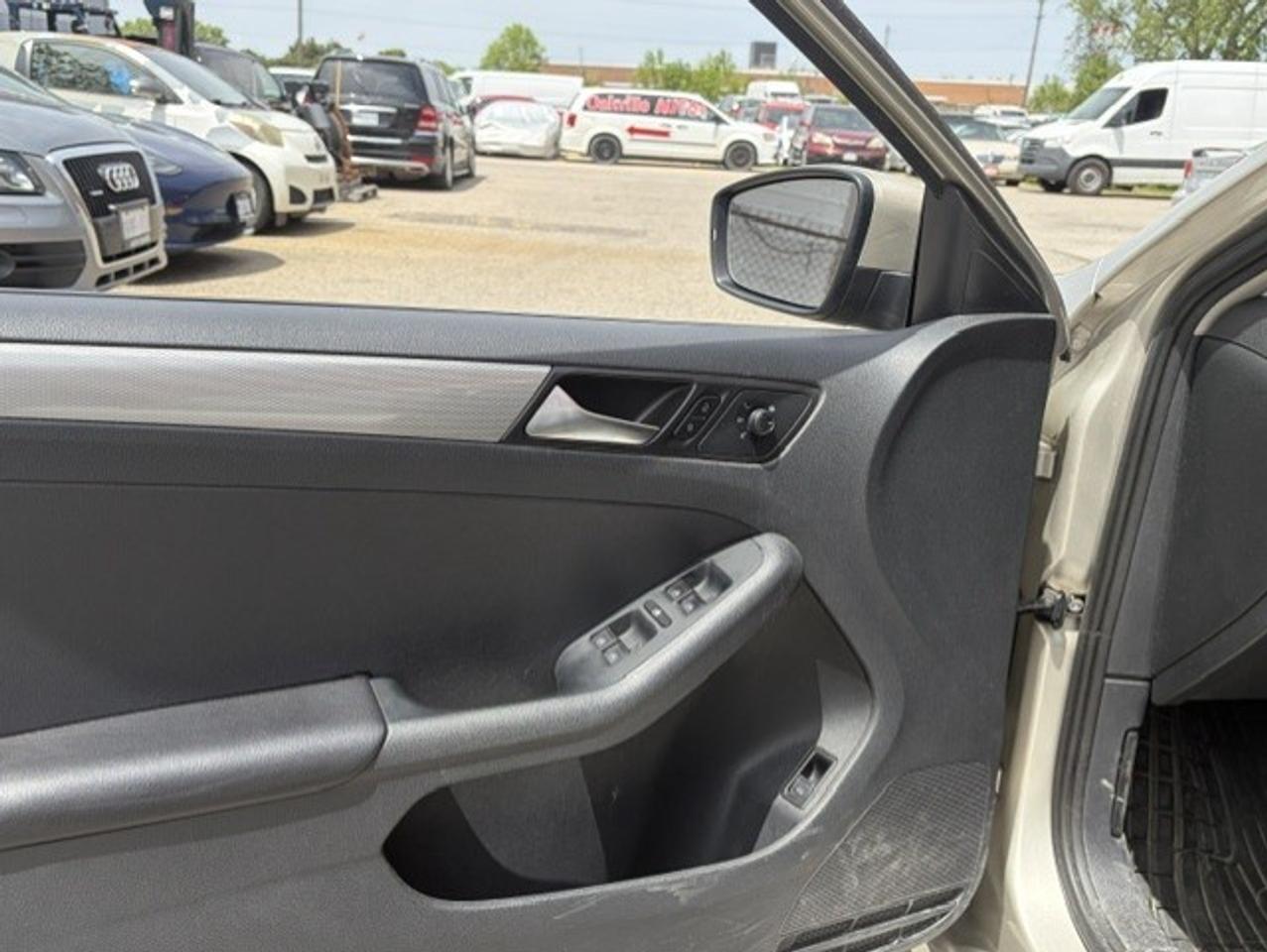 2016 Volkswagen Jetta 4dr 1.4 TSI Auto Trendline Photo