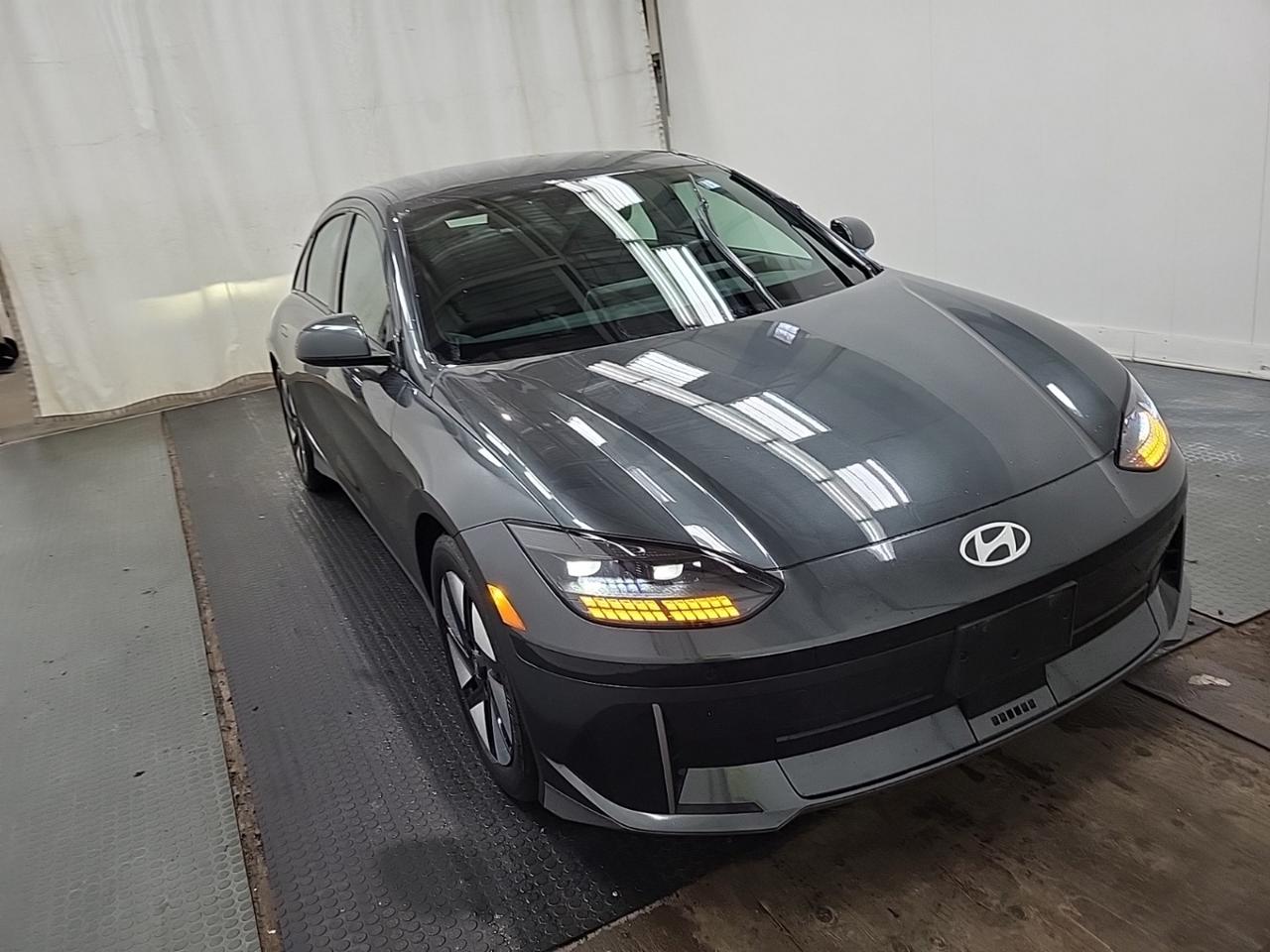 Used 2024 Hyundai IONIQ 6 PREFERRED AWD Long Range - NO ACCIDENT !!! for sale in Burlington, ON