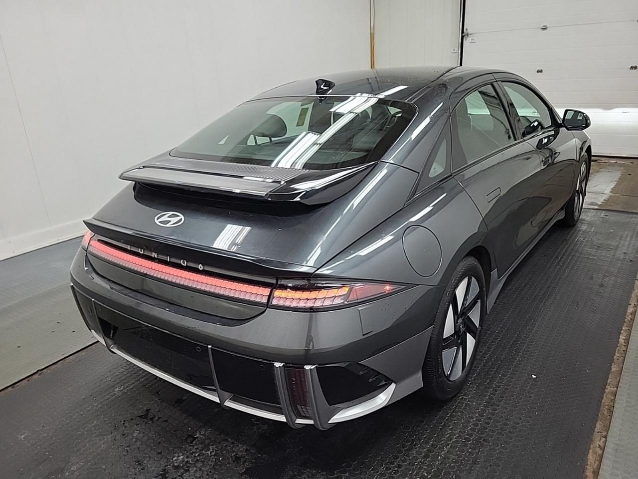 2024 Hyundai IONIQ 6 PREFERRED AWD Long Range - NO ACCIDENT !!! Photo