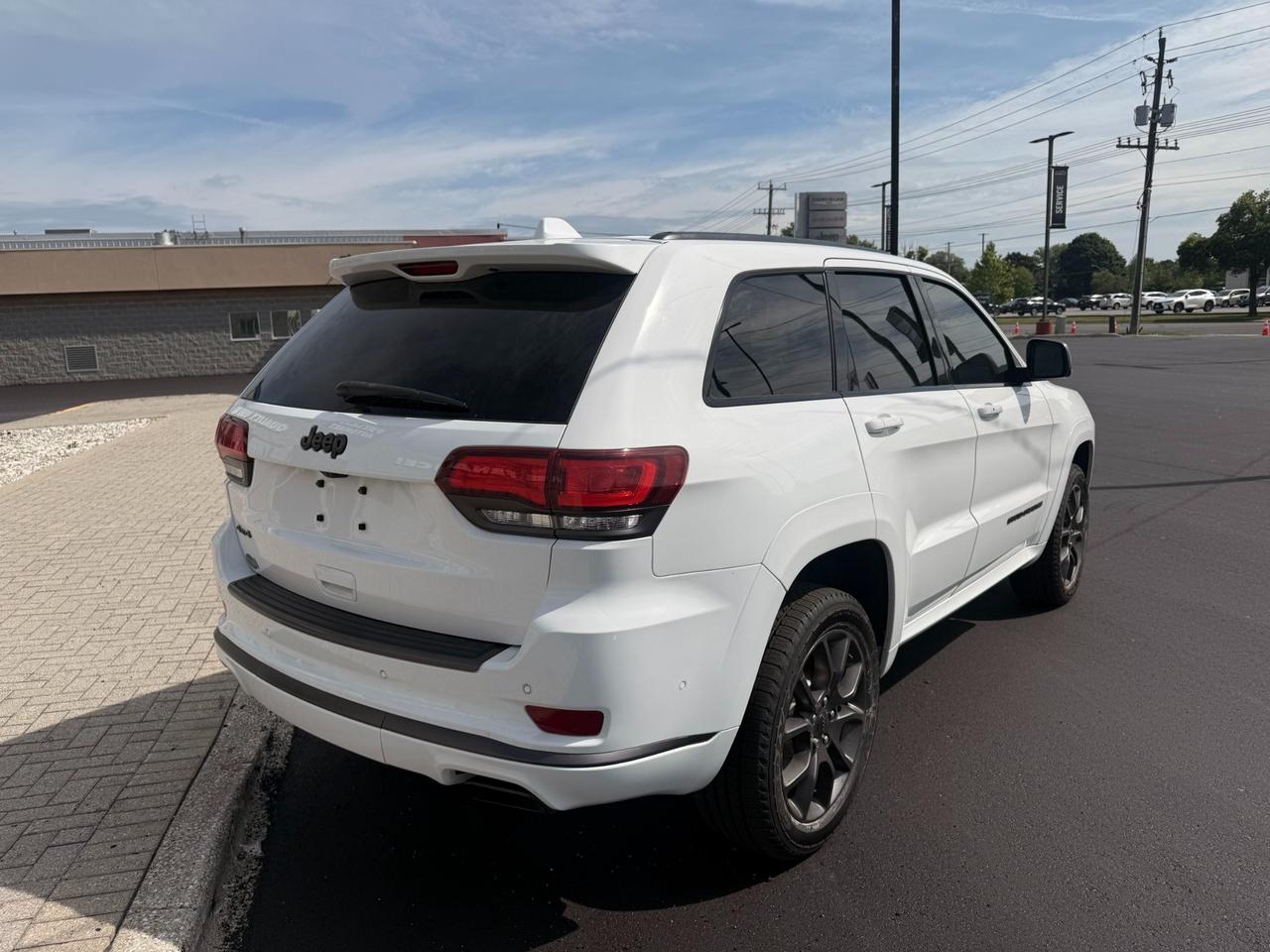 2020 Jeep Grand Cherokee Overland Photo2