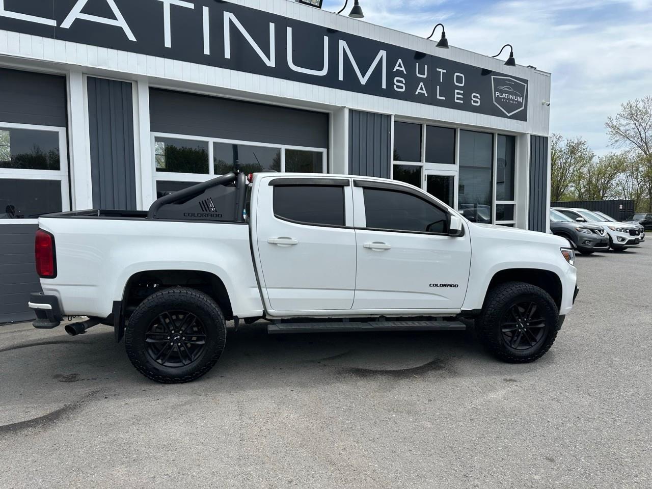 2022 Chevrolet Colorado WT Photo2