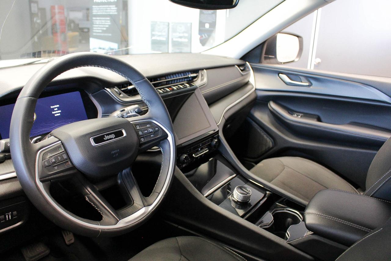 2023 Jeep Grand Cherokee L Laredo HEATED SEATS/STEERING WHEEL - APPLE CARPLAY AND ANDROID AUTO - CLOTH UPHOLSTERY Photo