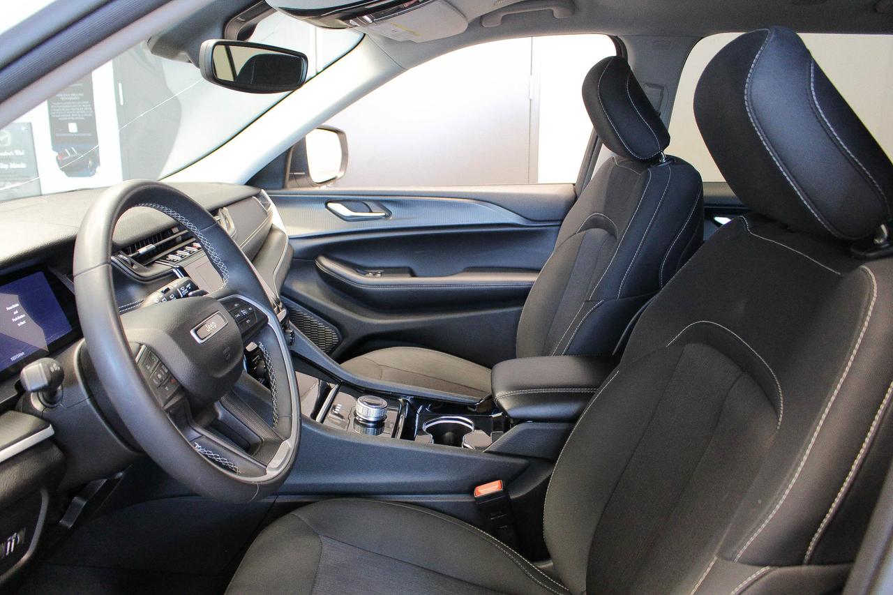 2023 Jeep Grand Cherokee L Laredo HEATED SEATS/STEERING WHEEL - APPLE CARPLAY AND ANDROID AUTO - CLOTH UPHOLSTERY Photo
