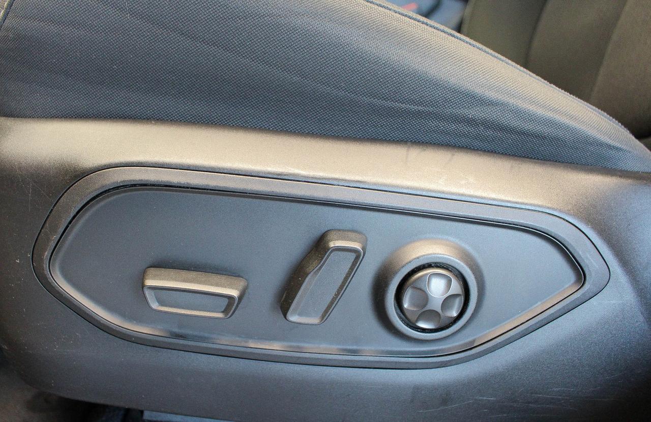 2023 Jeep Grand Cherokee L Laredo HEATED SEATS/STEERING WHEEL - APPLE CARPLAY AND ANDROID AUTO - CLOTH UPHOLSTERY Photo