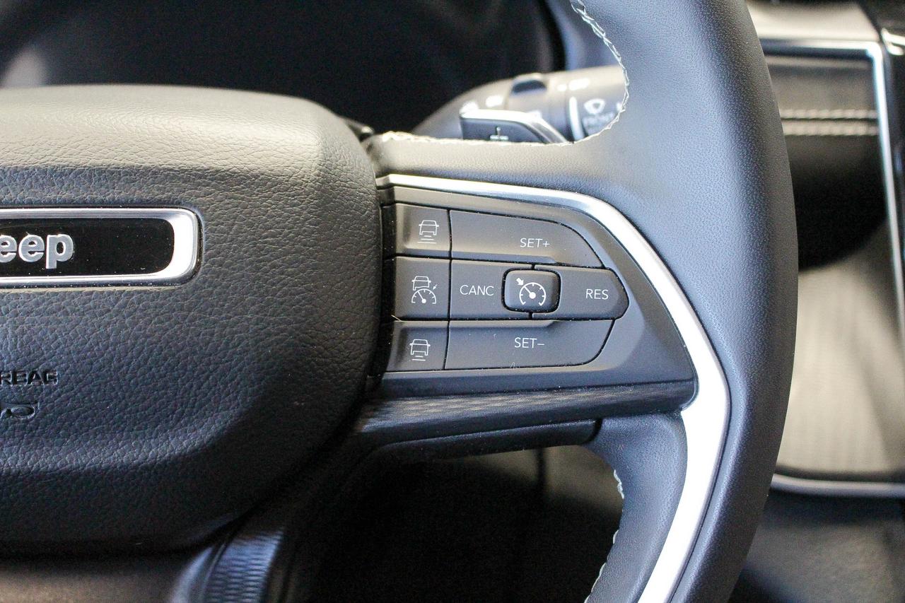 2023 Jeep Grand Cherokee L Laredo HEATED SEATS/STEERING WHEEL - APPLE CARPLAY AND ANDROID AUTO - CLOTH UPHOLSTERY Photo