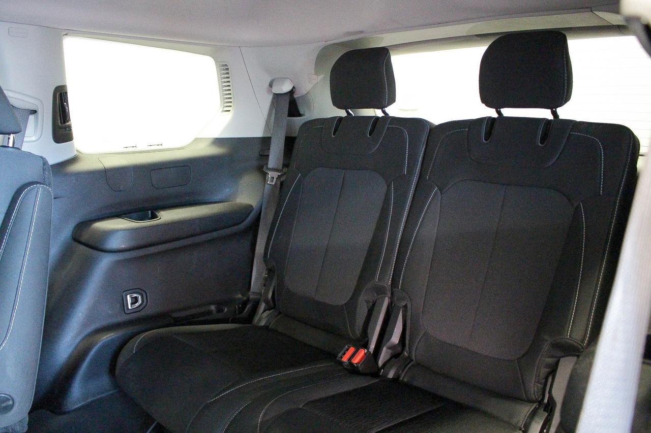 2023 Jeep Grand Cherokee L Laredo HEATED SEATS/STEERING WHEEL - APPLE CARPLAY AND ANDROID AUTO - CLOTH UPHOLSTERY Photo
