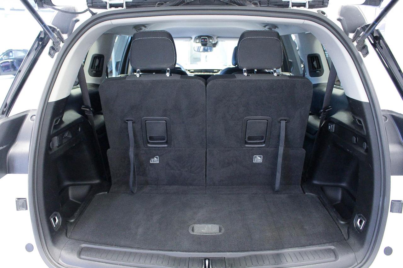 2023 Jeep Grand Cherokee L Laredo HEATED SEATS/STEERING WHEEL - APPLE CARPLAY AND ANDROID AUTO - CLOTH UPHOLSTERY Photo