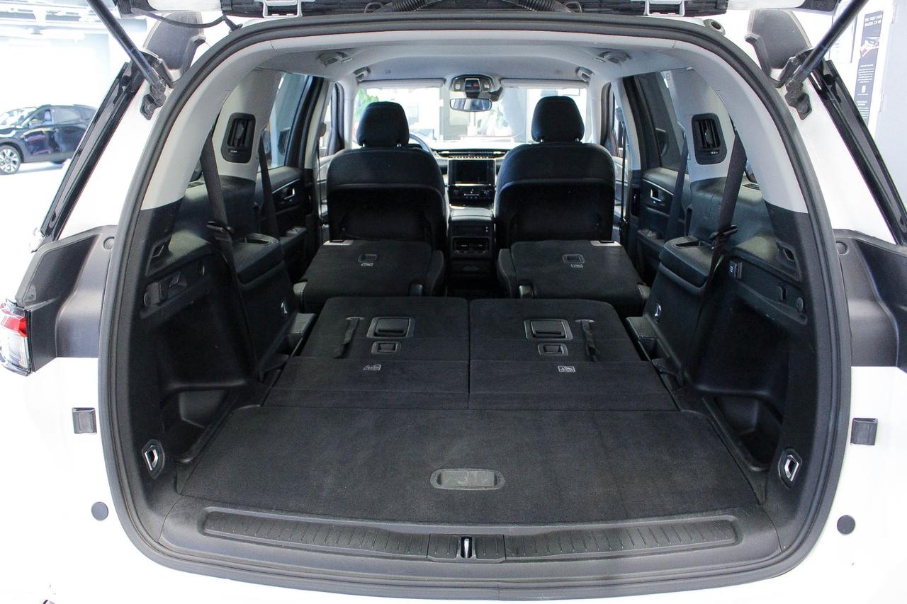 2023 Jeep Grand Cherokee L Laredo HEATED SEATS/STEERING WHEEL - APPLE CARPLAY AND ANDROID AUTO - CLOTH UPHOLSTERY Photo