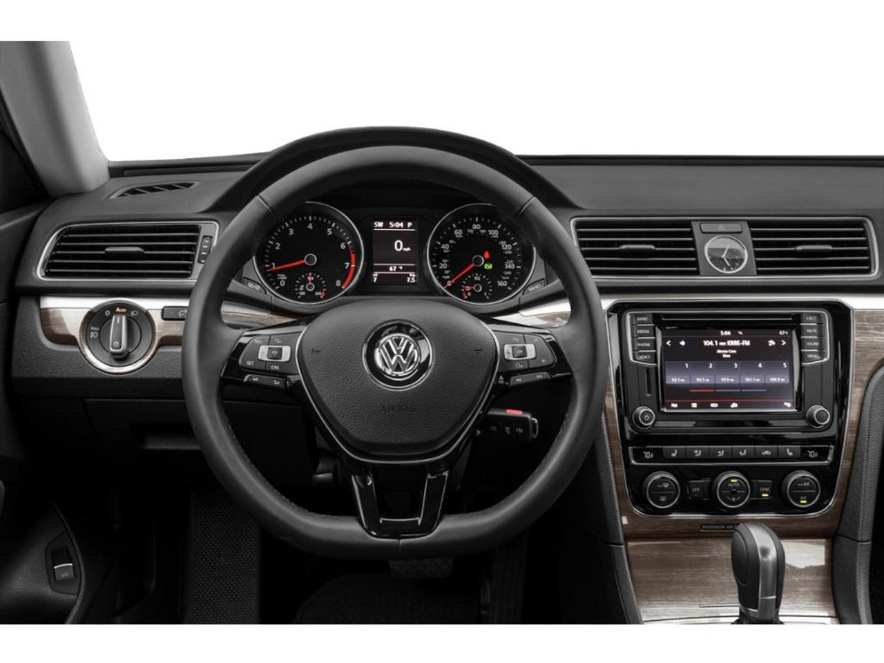 2017 Volkswagen Passat 1.8 TSI Trendline+ Photo3