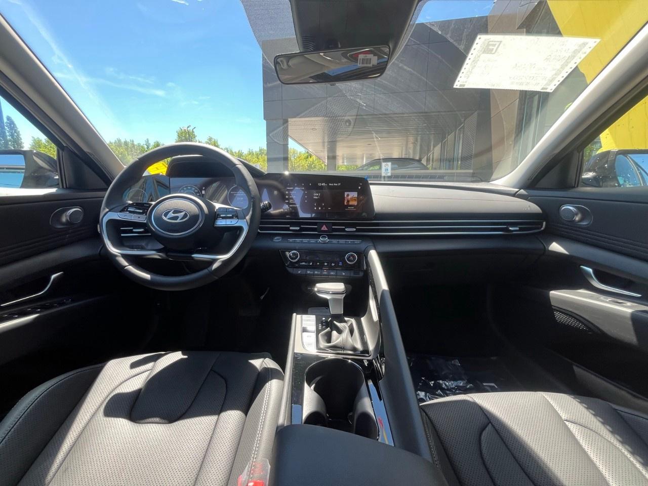2026 Hyundai Elantra Hybrid Luxury Sedan Photo