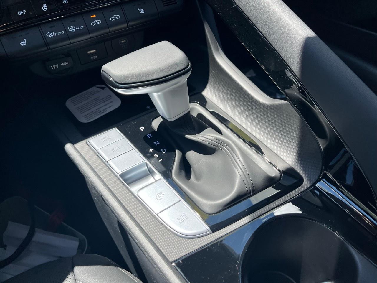 2026 Hyundai Elantra Hybrid Luxury Sedan Photo