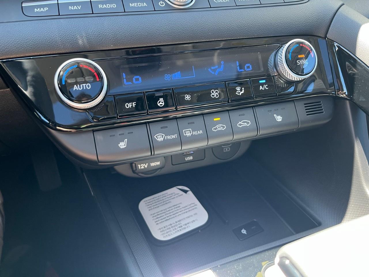 2026 Hyundai Elantra Hybrid Luxury Sedan Photo