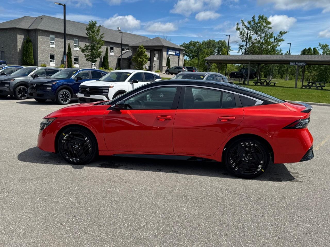 2026 Nissan Sentra SR SEDAN Photo4