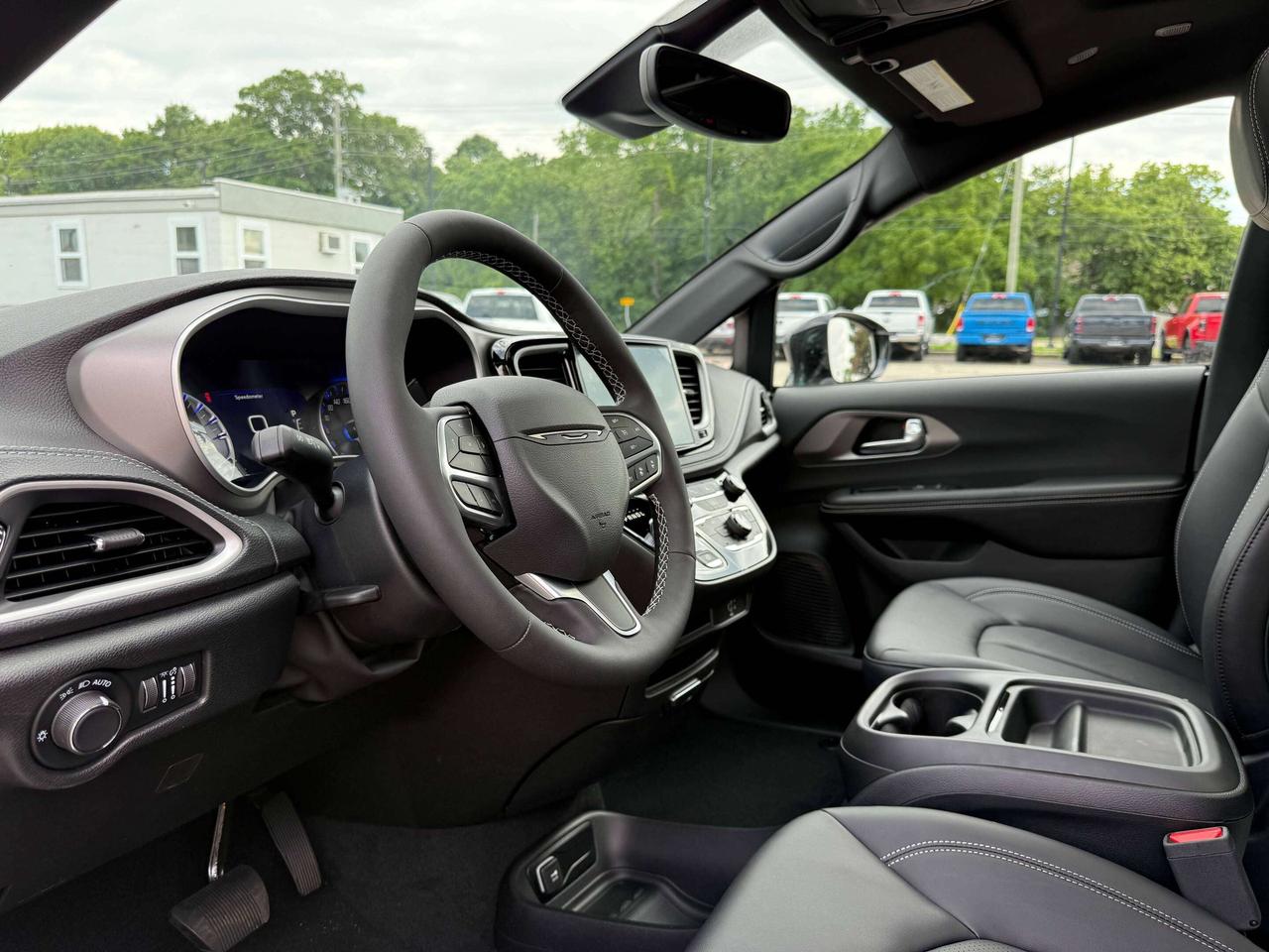 2027 Chrysler Pacifica Select FWD Photo