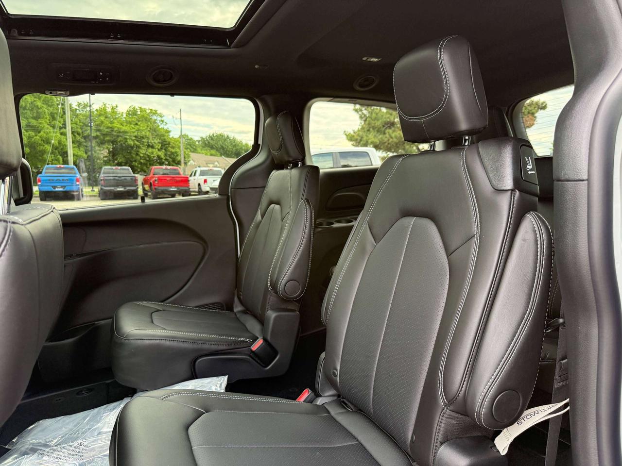 2027 Chrysler Pacifica Select FWD Photo